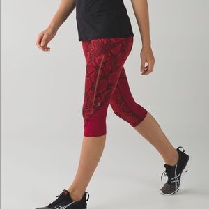 Lululemon vent it out crop red